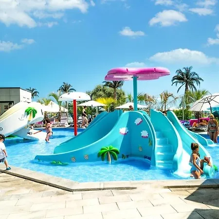 Alezzi Beach *